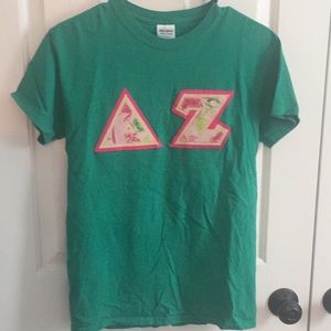 Delta Zeta DZ stitched letters Lily pattern tee